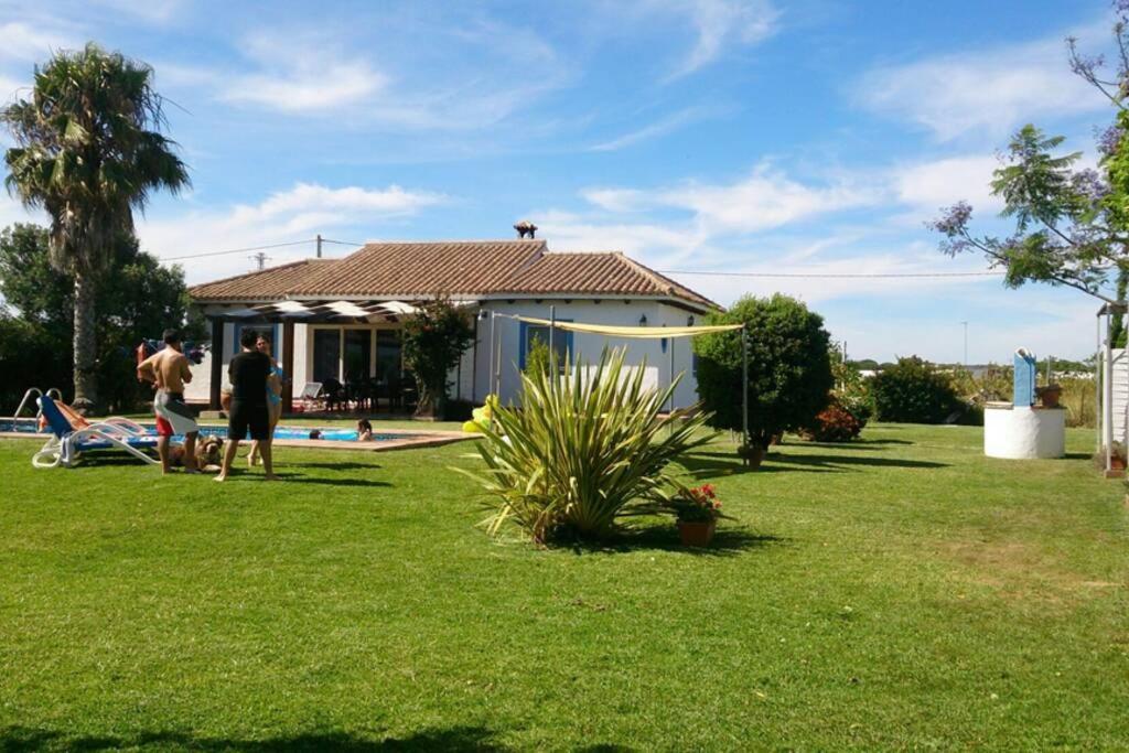 فيلا كاديزفي Chalet Piscina Roche المظهر الخارجي الصورة