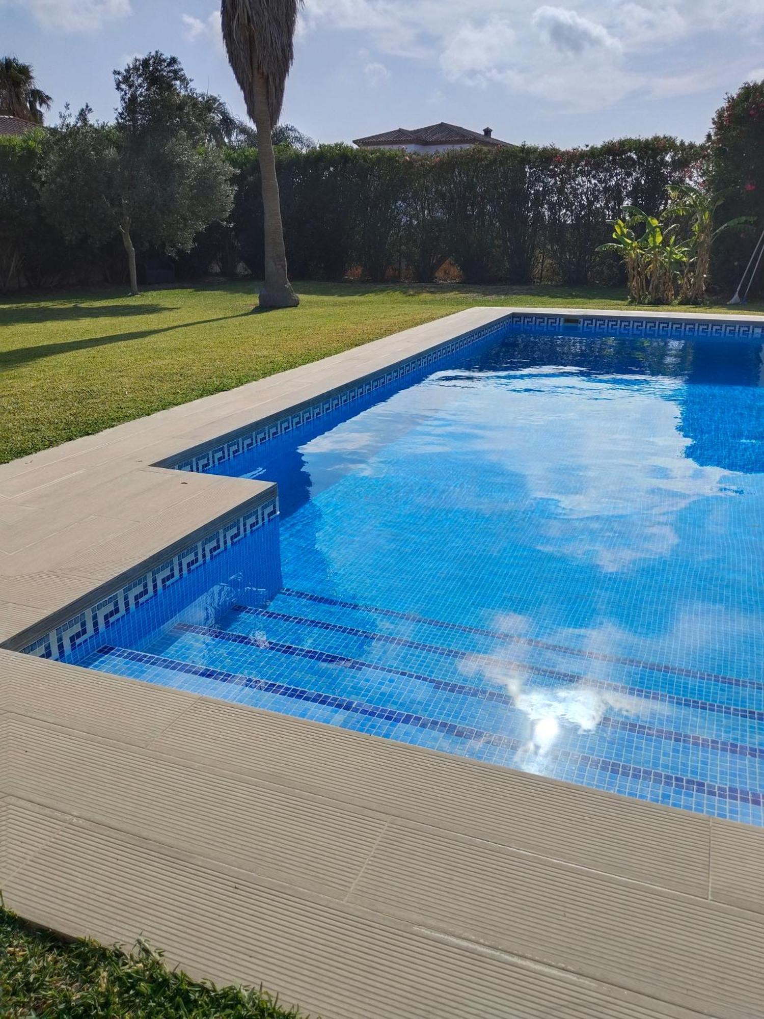 فيلا كاديزفي Chalet Piscina Roche المظهر الخارجي الصورة